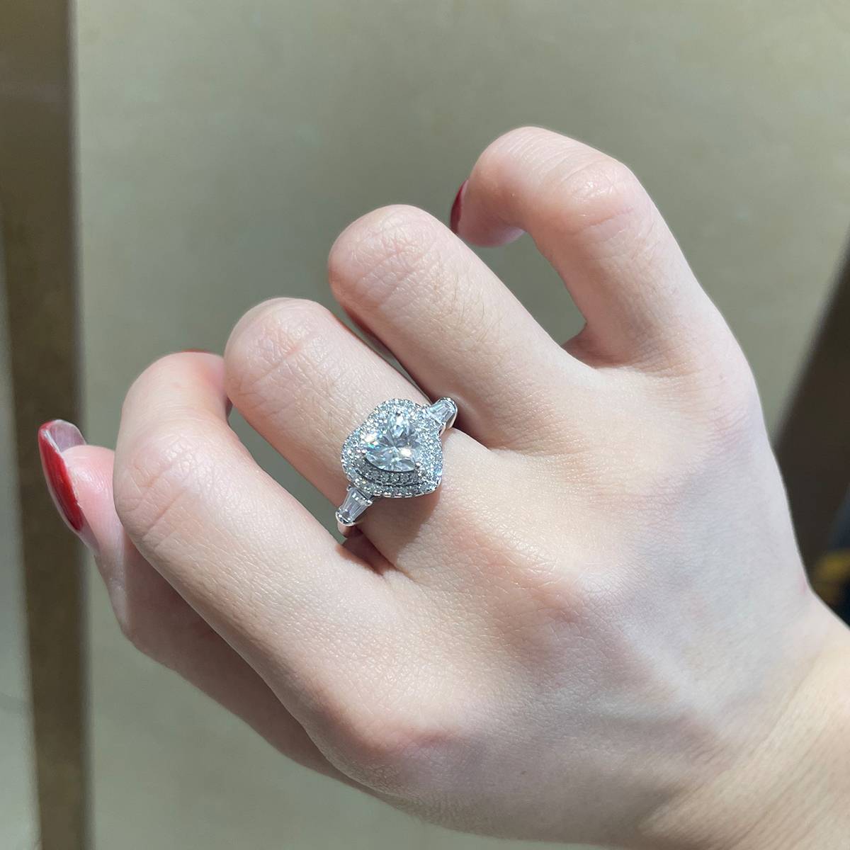Heart shaped Women's Ring S925 Silver Plated Platinum Customized Selection Main Stone Moissanite 1.0ct/Secondary Stone High Carbon Diamond